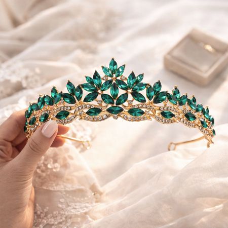 Diadem Ślubny złoty, tiara, korona ze szmaragdowymi kamieniami i Cyrkoniami